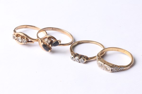 Lot 1170 - GOLD RINGS