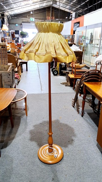 Lot 435 - STANDARD LAMP