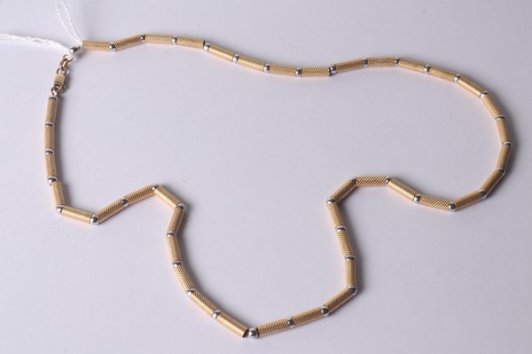 Lot 1054 - GOLD NECKLACE