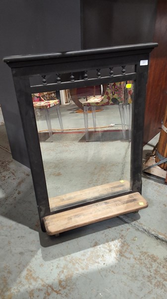Lot 381 - WALL MIRROR