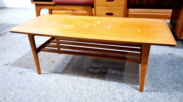 Lot 476 - COFFEE TABLE