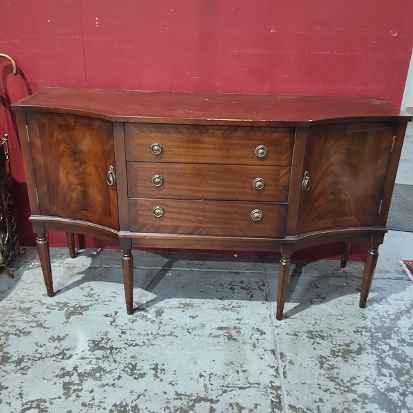 Lot 186 - SIDEBOARD