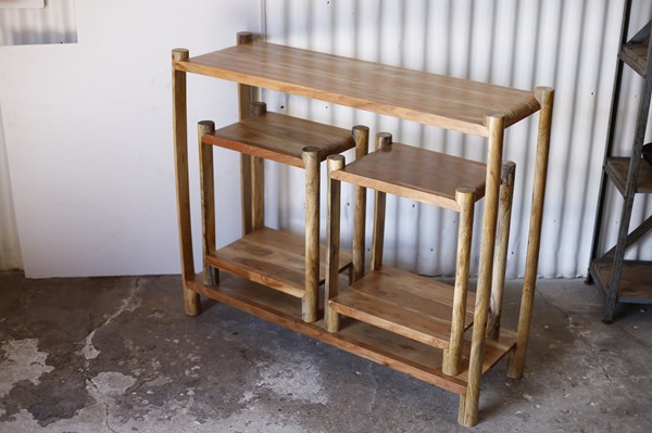 Lot 46 - CONSOLE