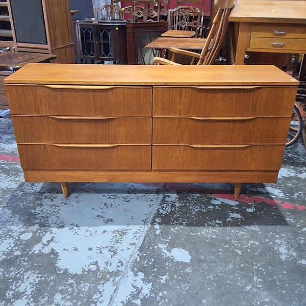 Lot 307 - CHEST OF DRAWERS