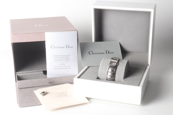 Lot 1105 - WRIST WATCH