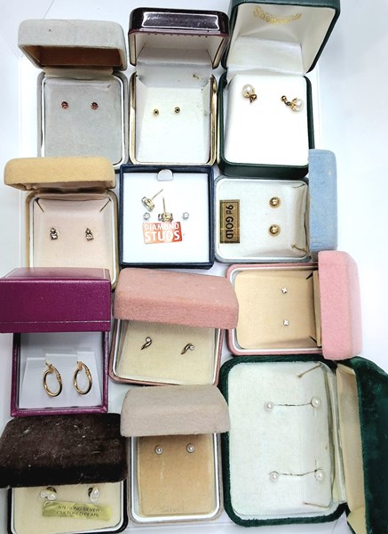 Lot 1185 - EARRINGS