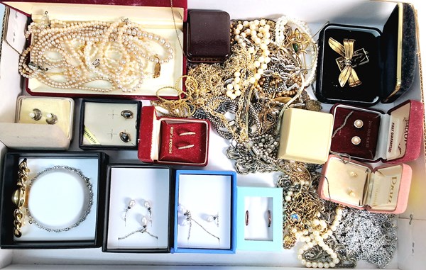 Lot 1178 - JEWELLERY