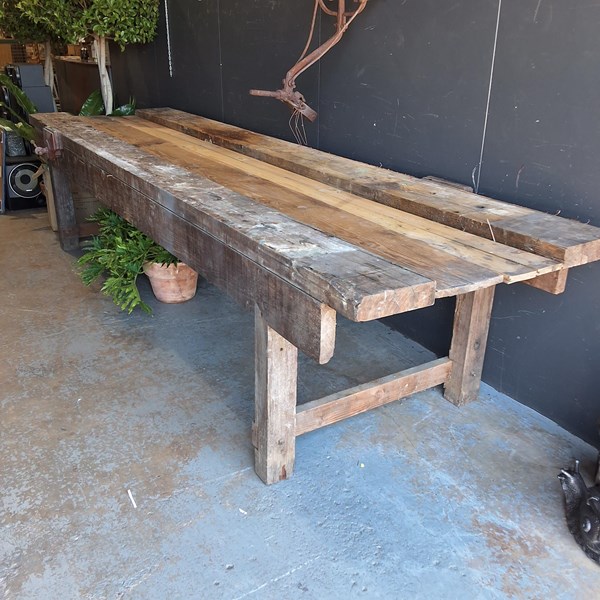 Lot 390 - WORKBENCH