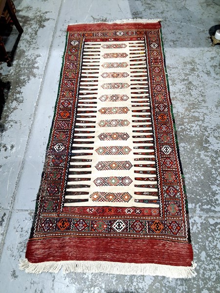 Lot 97 - RUG