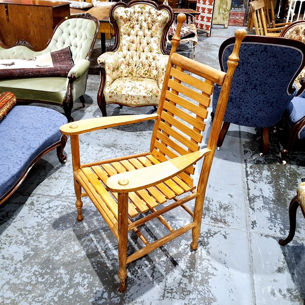 Lot 542 - ARM CHAIR