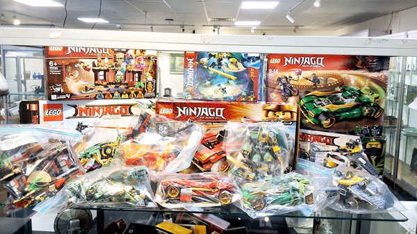 Lot 1664 - LEGO