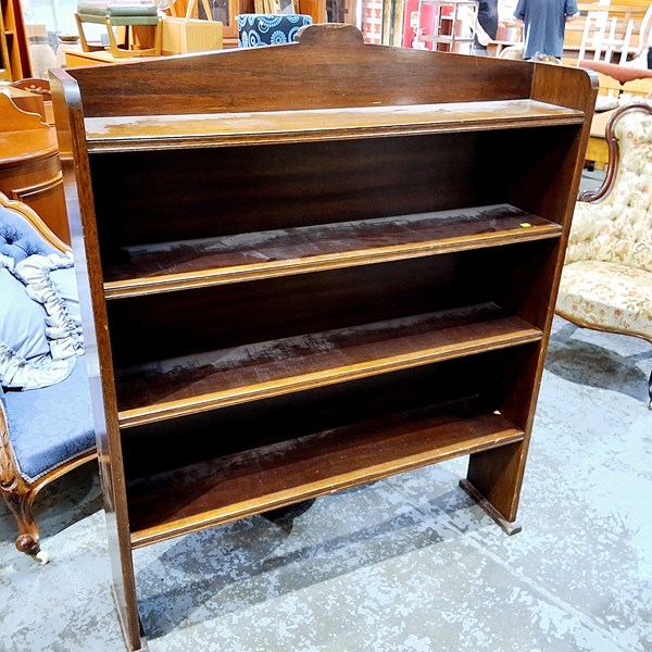 Lot 183 - BOOKSHELF