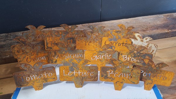 Lot 389 - VEGIE PATCH SIGNS
