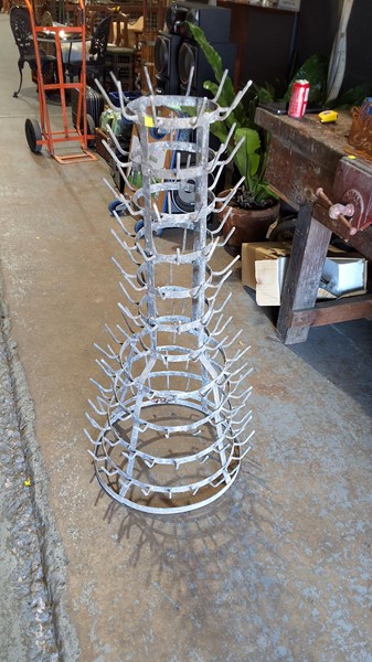 Lot 411 - BOTTLE DRYING RACK