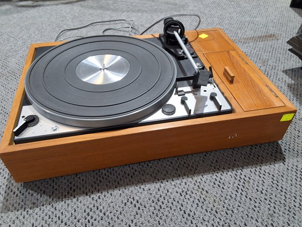 Lot 498 - DUAL TURNTABLE
