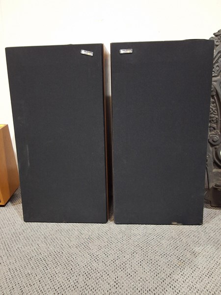 Lot 613 - STEREO SPEAKERS