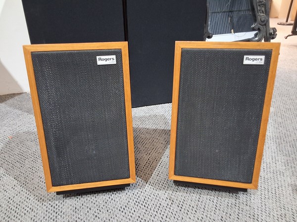Lot 493 - STEREO SPEAKERS