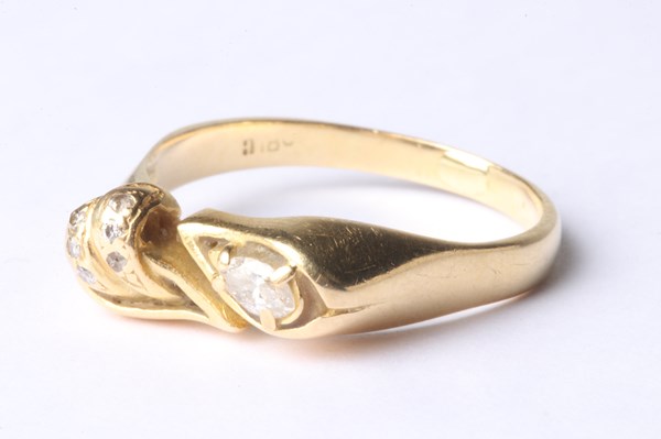 Lot 1018 - GOLD & DIAMOND RING