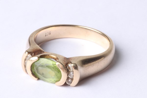 Lot 1006 - GOLD RING