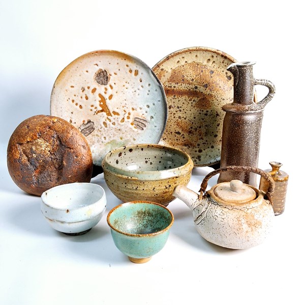 Lot 1326 - STUDIO POTTERY