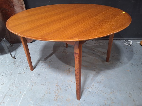 Lot 321 - DINING TABLE