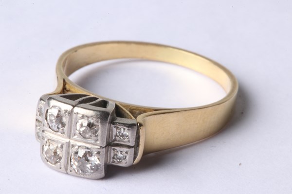 Lot 1020 - GOLD & DIAMOND RING