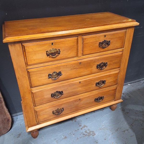 Lot 430 - CHEST OF DRAWERS