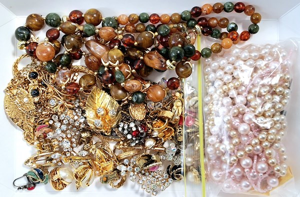 Lot 1182 - JEWELLERY
