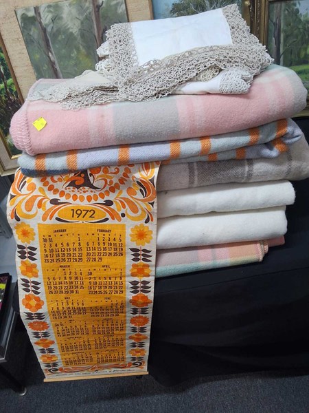 Lot 1270 - WOOLLEN BLANKETS & LINEN