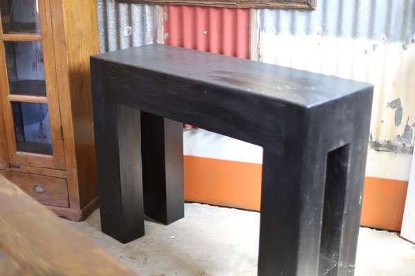 Lot 92 - CONSOLE