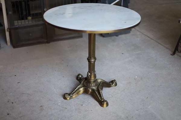 Lot 255 - DINING TABLE