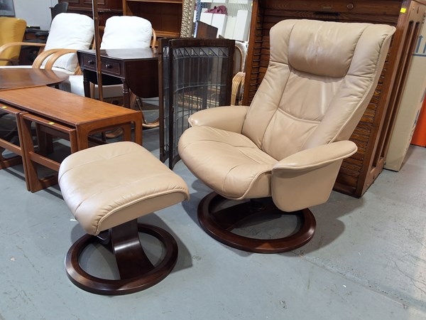Lot 8 - RECLINER