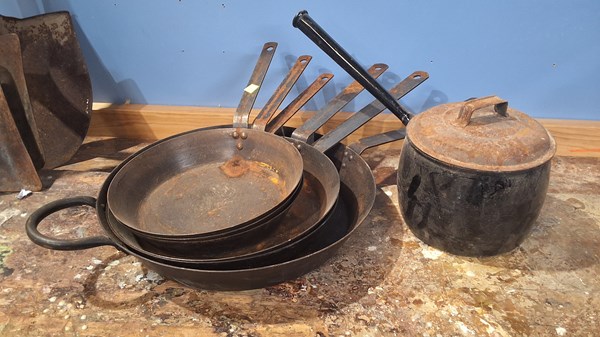 Lot 601 - COOKING PANS