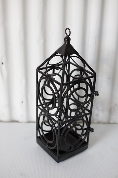 Lot 493 - CANDLE LANTERN