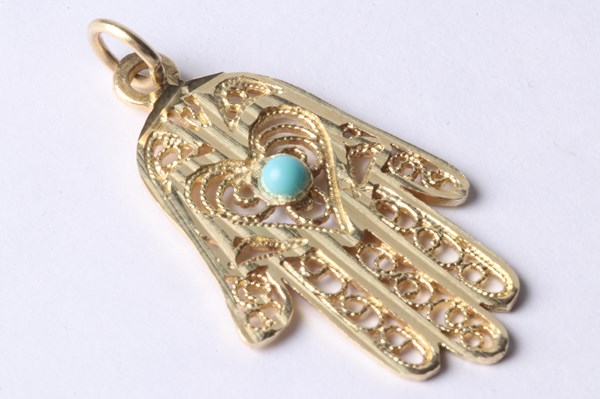 Lot 1063 - GOLD PENDANT