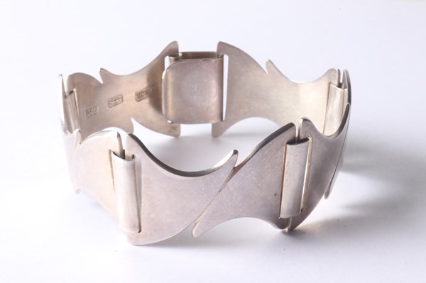 Lot 1132 - SILVER BRACLET