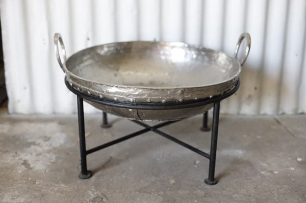 Lot 22 - KADAI DISPLAY BOWL