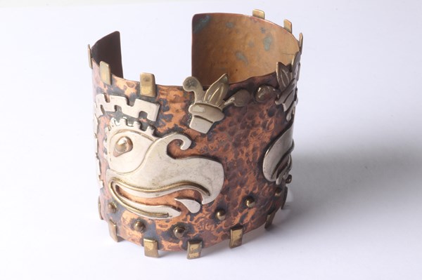 Lot 1124 - CUFF BANGLE