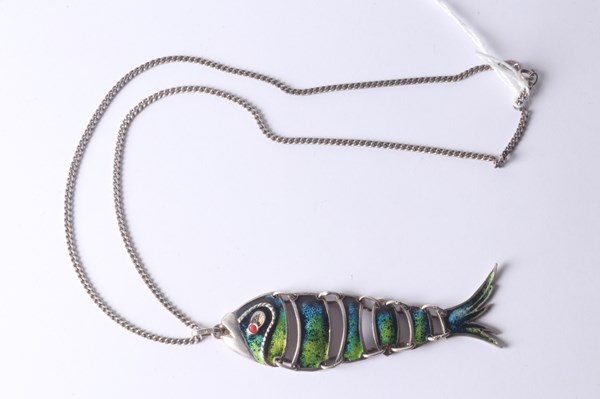Lot 1138 - SILVER FISH NECKLACE