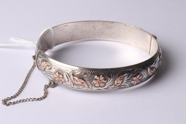 Lot 1146 - SILVER BANGLE