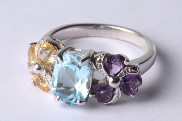 Lot 1134 - SILVER GEMSTONE RING