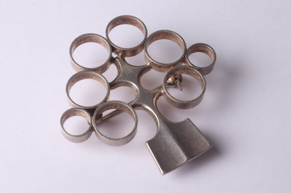 Lot 1137 - SILVER PENDANT/BROOCH