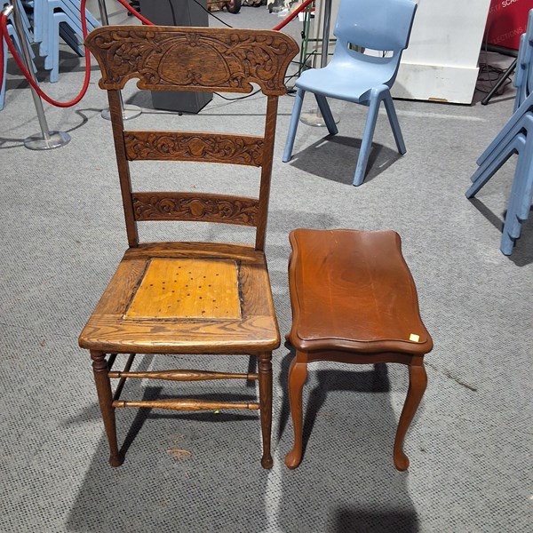 Lot 521 - CHAIR AND TABLE