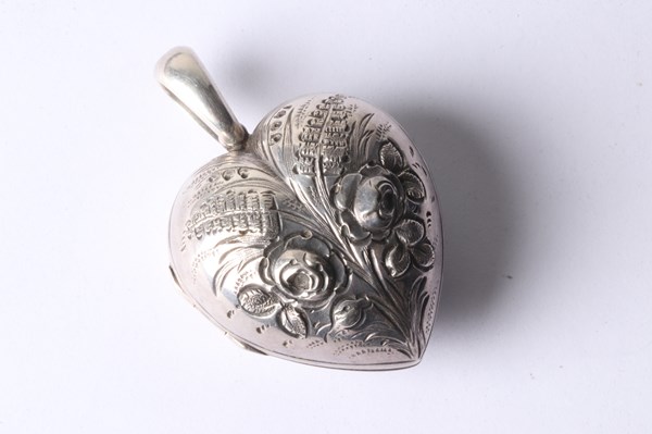 Lot 1114 - SILVER VINAIGRETTE
