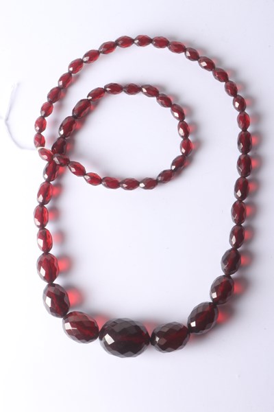 Lot 1156 - BEADED NECKLACE