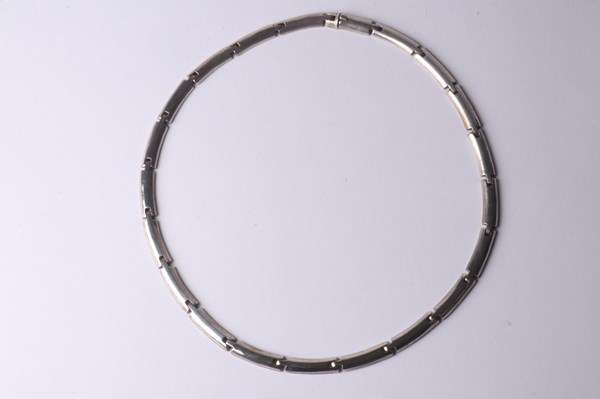 Lot 1126 - SILVER NECKLACE