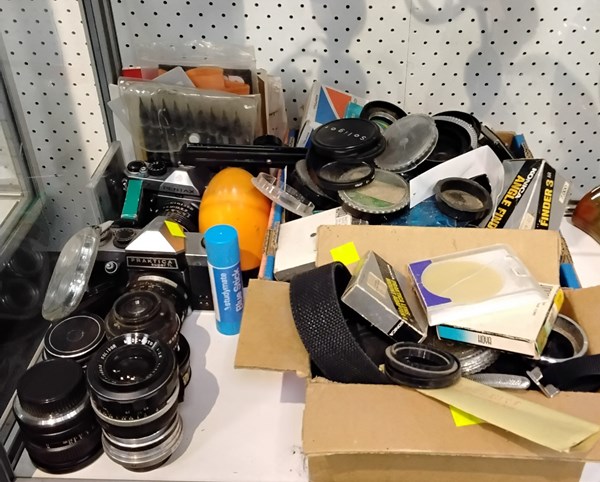 Lot 1508 - CAMERAS