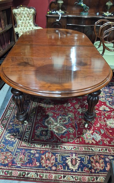 Lot 46 - DINING TABLE