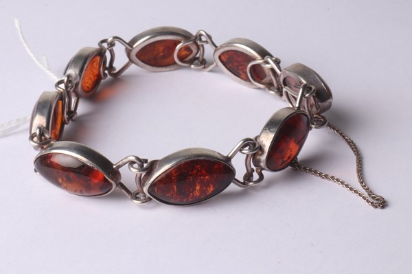 Lot 1140 - SILVER AMBER BRACELET