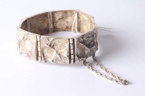 Lot 1150 - SILVER MODERNIST BRACELET